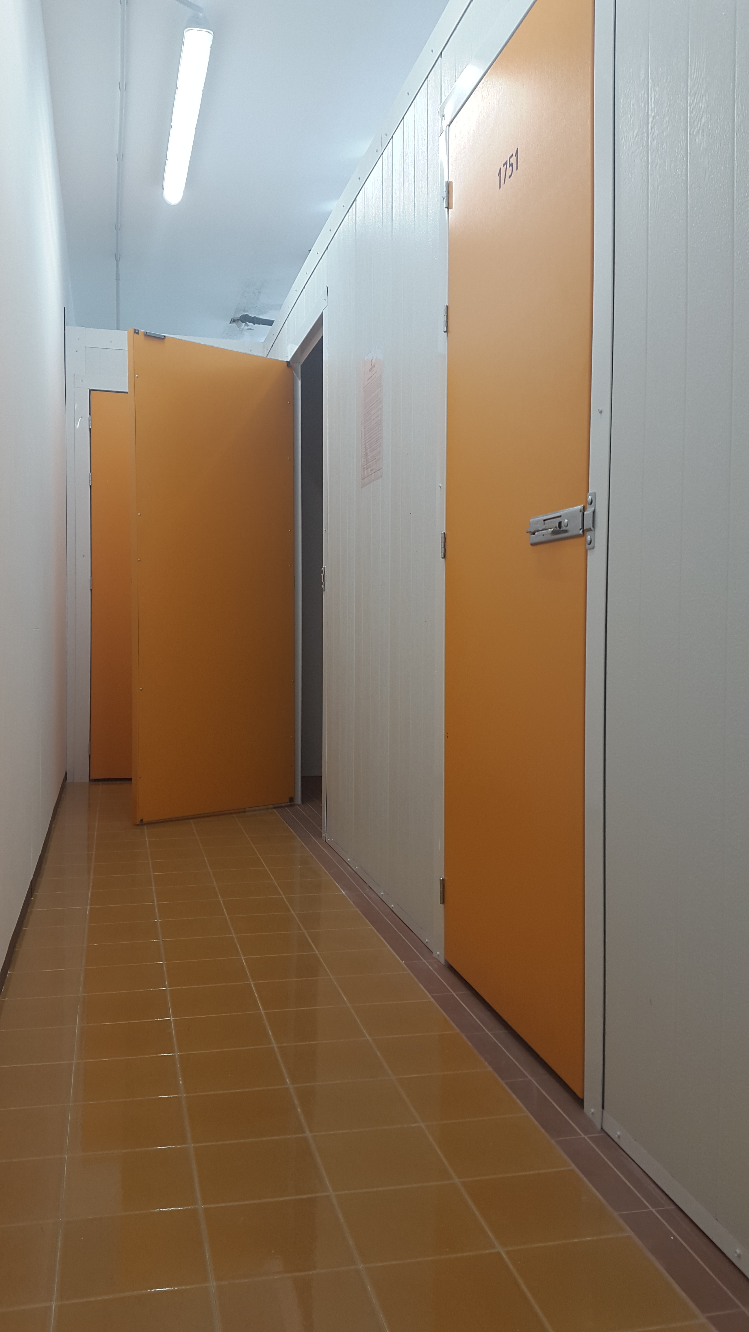 Corridoio di box coibentati e climatizzati a temperatura controllata