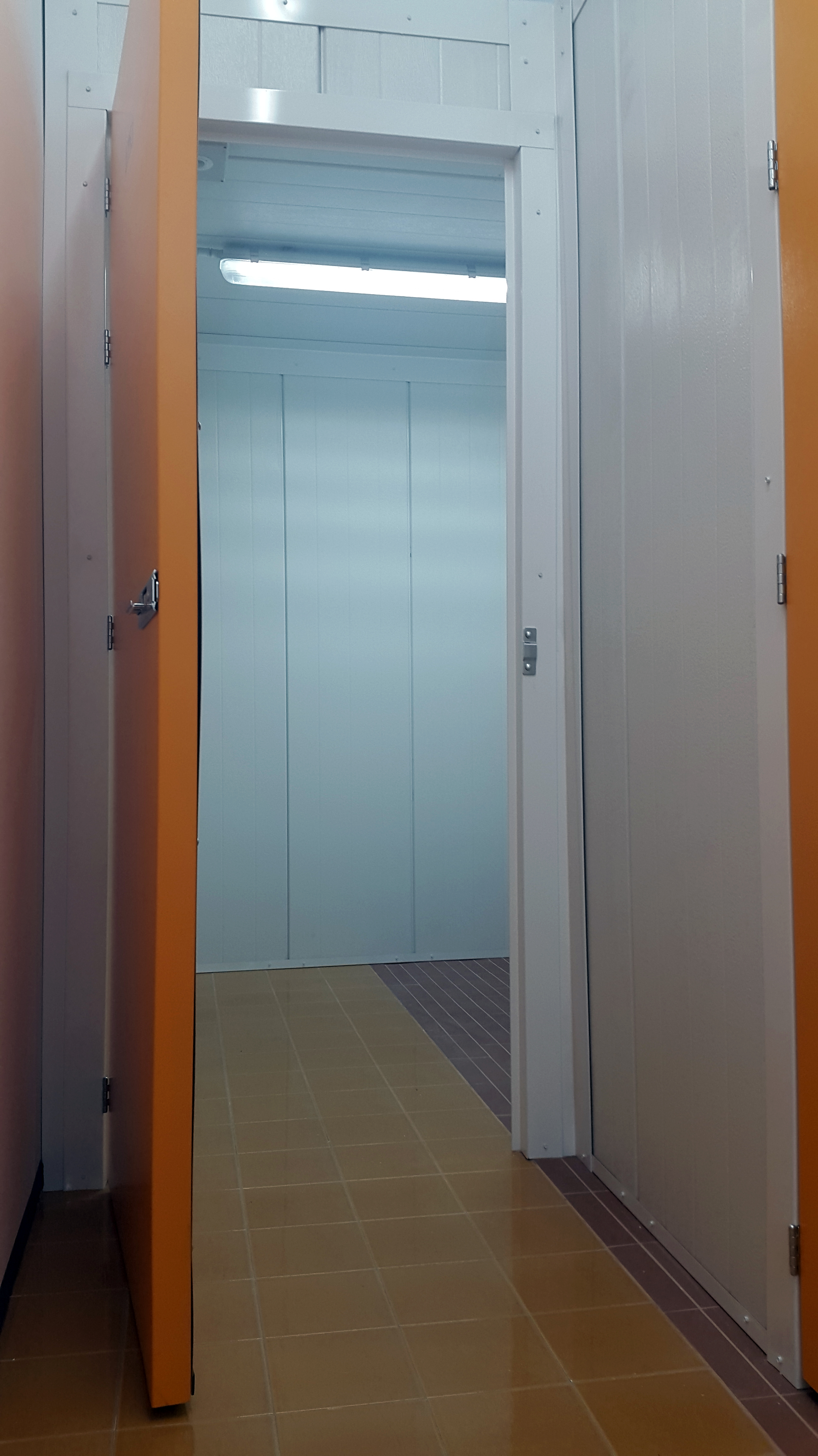 Interno di un box coibentato pulito e asciutto